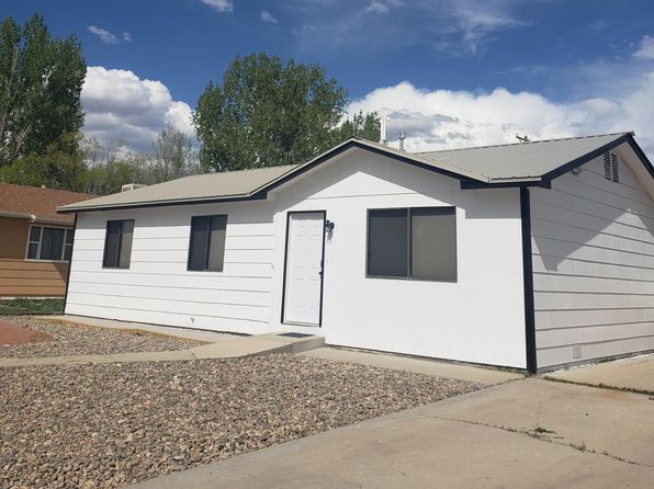 504 N 4th St, Bloomfield, NM 87413
