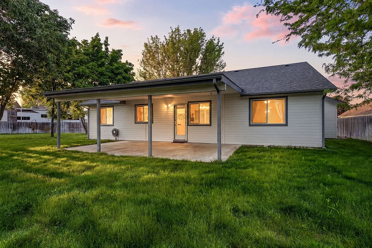 Patio for hosting and outside living - 2436 N Stone Pl