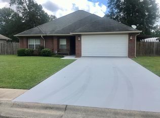 23 Magenta Ln, Picayune, MS 39466