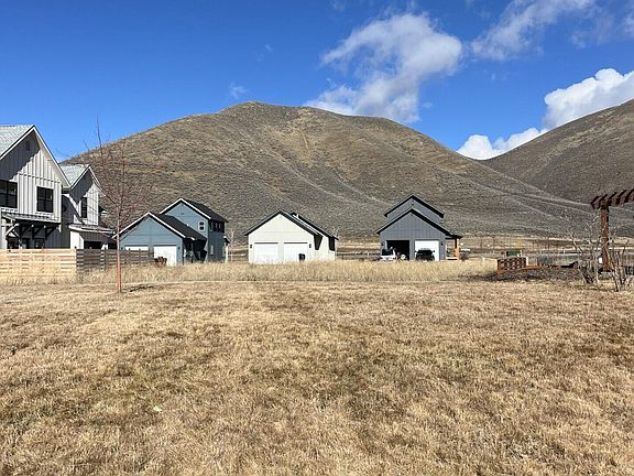 2nd image of 1541 Appaloosa Rd