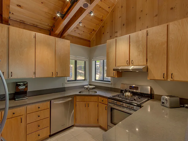 760 Rawhide Dr — Photo 5