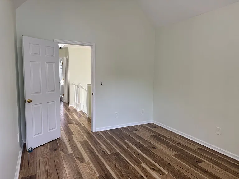 136 Madelia Pl — Photo 47