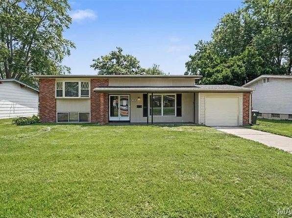 1530 Loveland Dr, Florissant, MO 63031