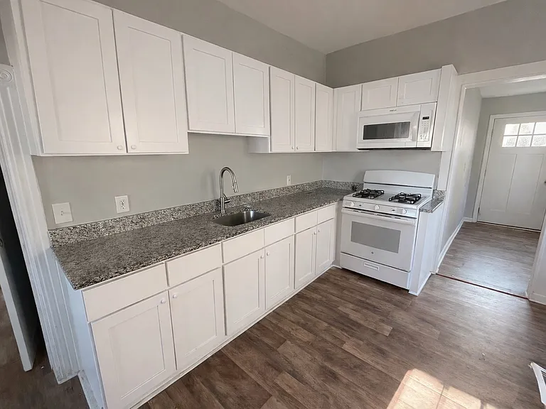 705 Dehirsch Ave #2 — Photo 2