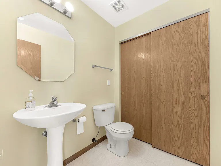 959 Ellsworth Dr — Photo 5