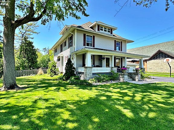 3rd image of 330 Melmore St