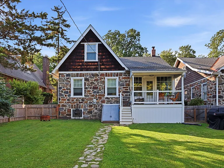 124 Price St — Photo 24