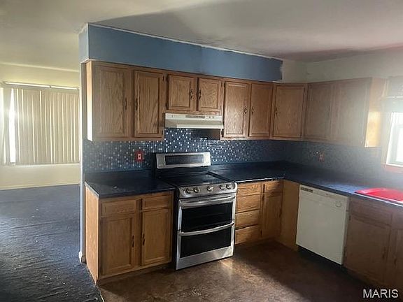 3rd image of 5966 Sherry Ave