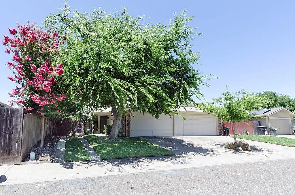 7392 Jen Fontes Way photo 1