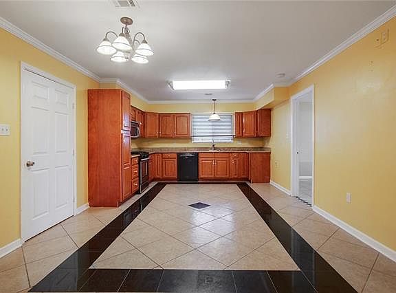 4th image of 210 Sharon Dr