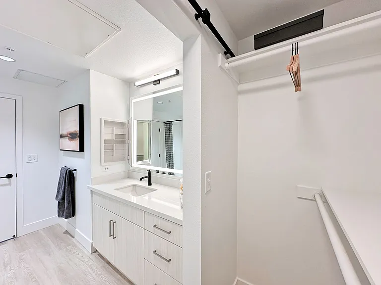 Begonia Place Luxury Apartments — Photo 64