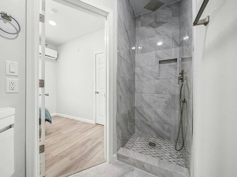 2813 Church St #F — Photo 3