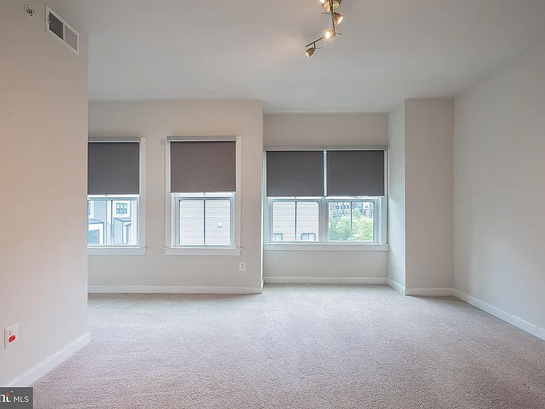 13001 Hattontown Sq — Photo 33