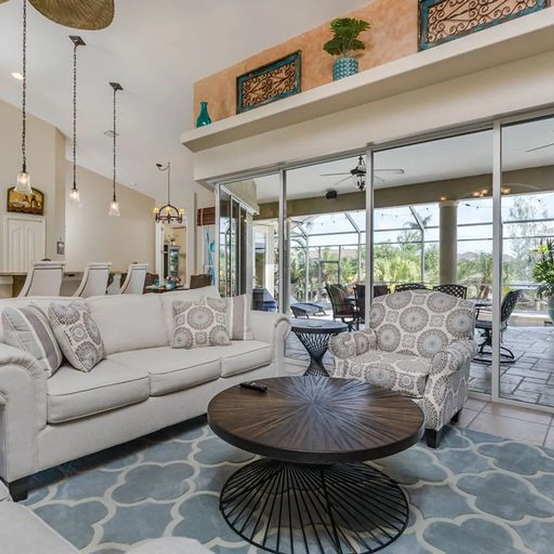 4 bed, 2.0 bath, 2311 sqft, $8,000 — Photo 4