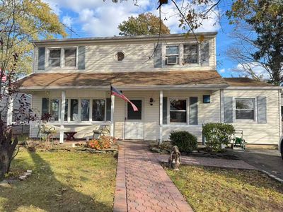 129 Spring Ln, Levittown, NY, 11756