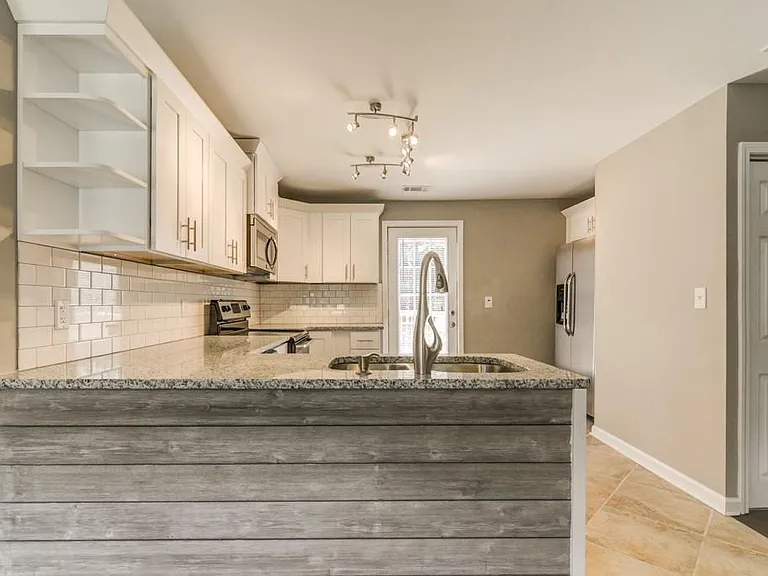 567 Ashburton Ave — Photo 9