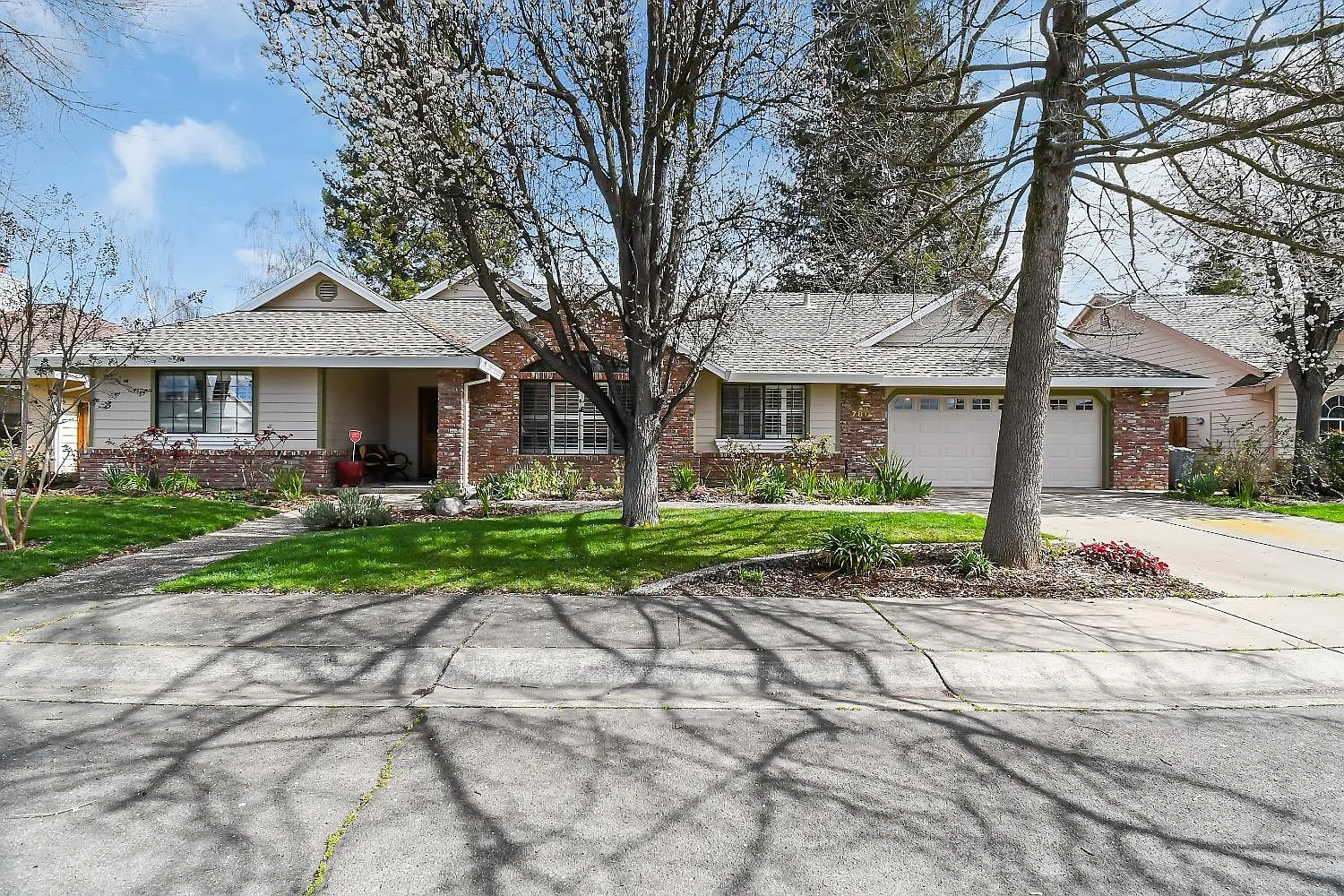 780 Savannah Dr photo 1