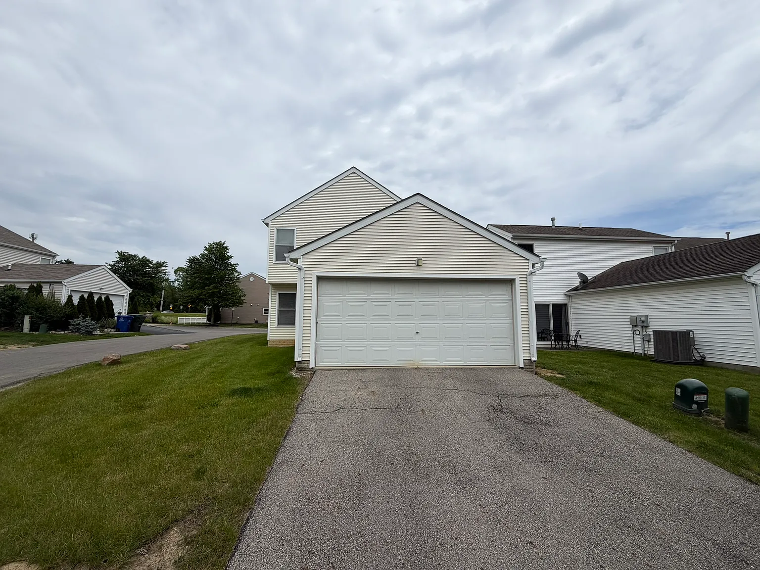 3 bed, 2.5 bath, 1584 sqft, $2,250 — Photo 3