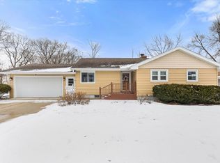 1225 Douglas Ln, Crete, IL 60417