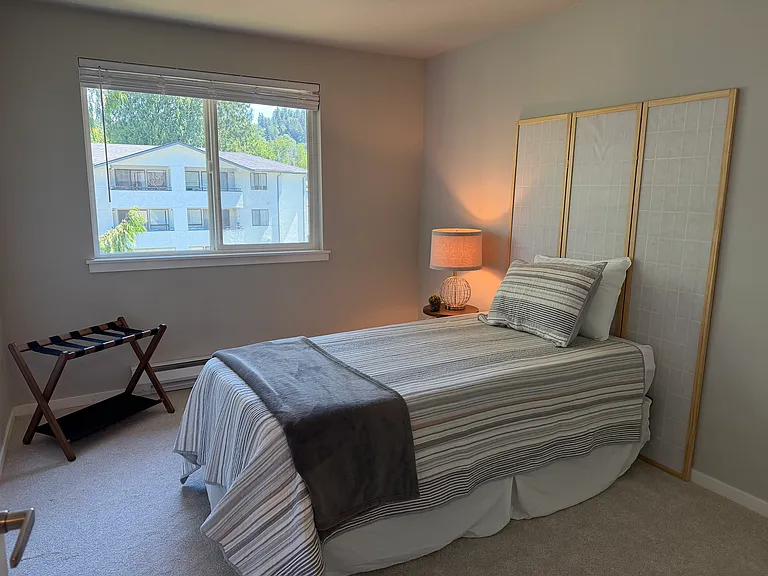 another version of the second bedroom/office