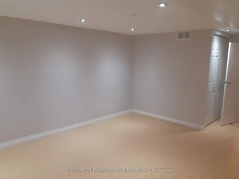 164 Earnscliffe Cir #UPPER — Photo 5