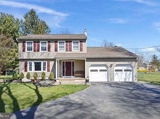 11 Crest Ave, Pennington, NJ 08534