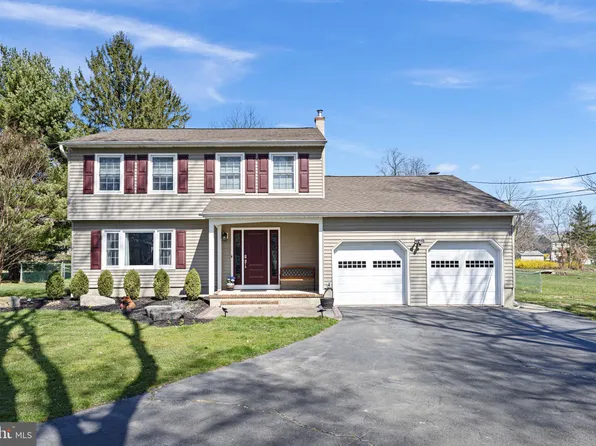 11 Crest Ave, Pennington, NJ 08534