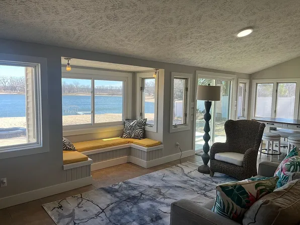 668 Lakeside Cir, Ashland, NE 68003