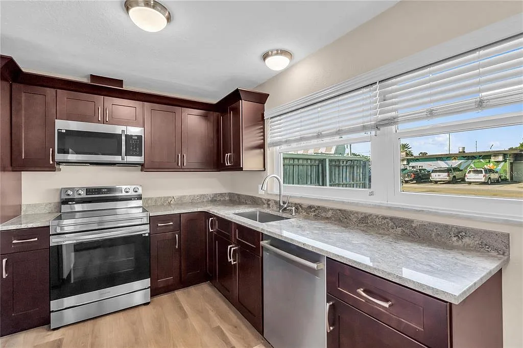 2 bed, 2.0 bath, 1500 sqft, $2,500 — Photo 4