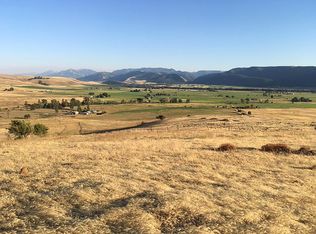 Valentine Ln, Wallowa, OR 97885