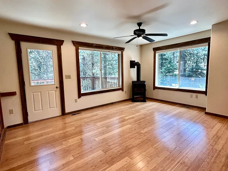 1581 Mile High Dr — Photo 2