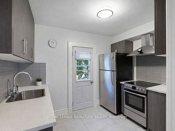 5th image of 74 Kenilworth Ave S