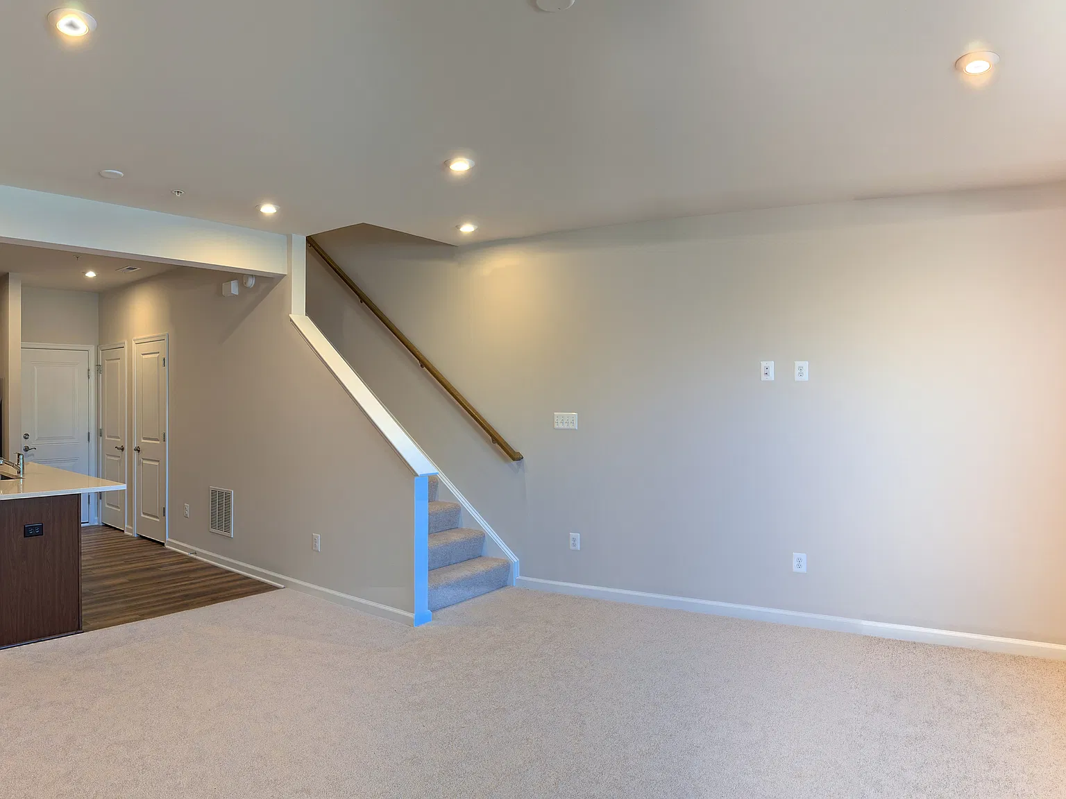 3 bed, 2.5 bath, 1573 sqft, $3,300 — Photo 2