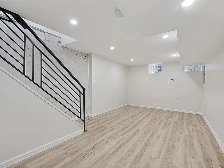 2615 Earp St — Photo 21
