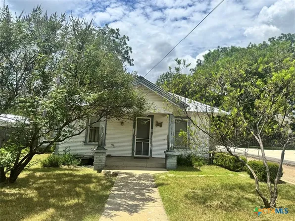 110 S Porter St, Lampasas, TX 76550