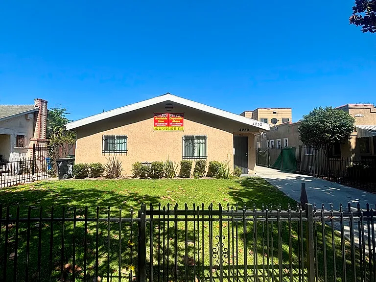 4232 Kenwood Ave — Photo 1