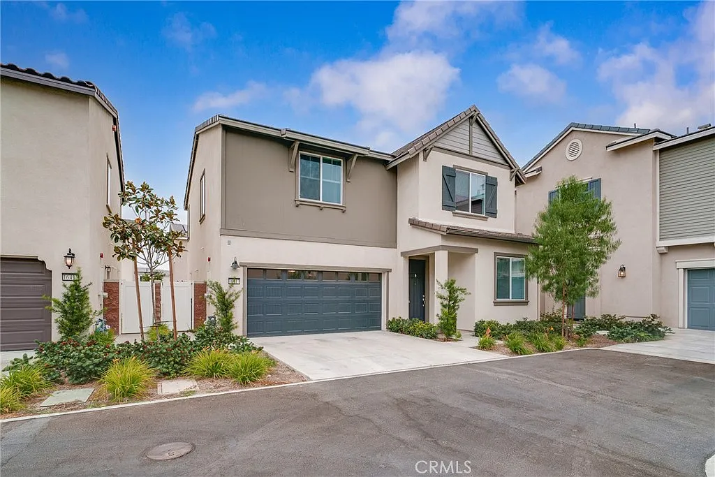 4 bed, 2.5 bath, 2182 sqft, $3,600 — Photo 1