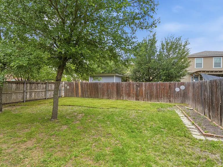11200 Drumellan St — Photo 64