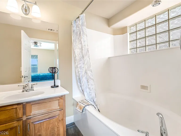 6877 Philharmonic Ave — Photo 6