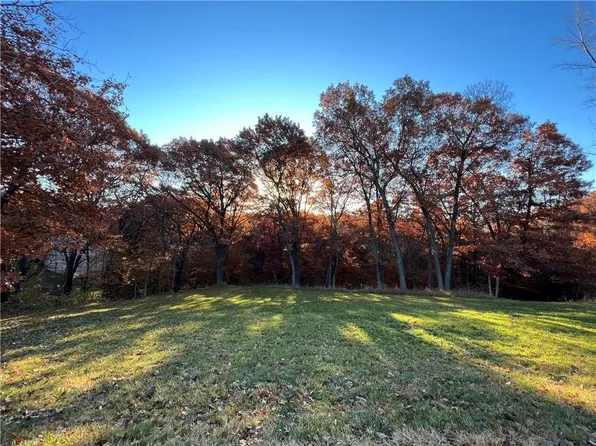 16 Hunters Run Dr, Van Meter, IA 50261