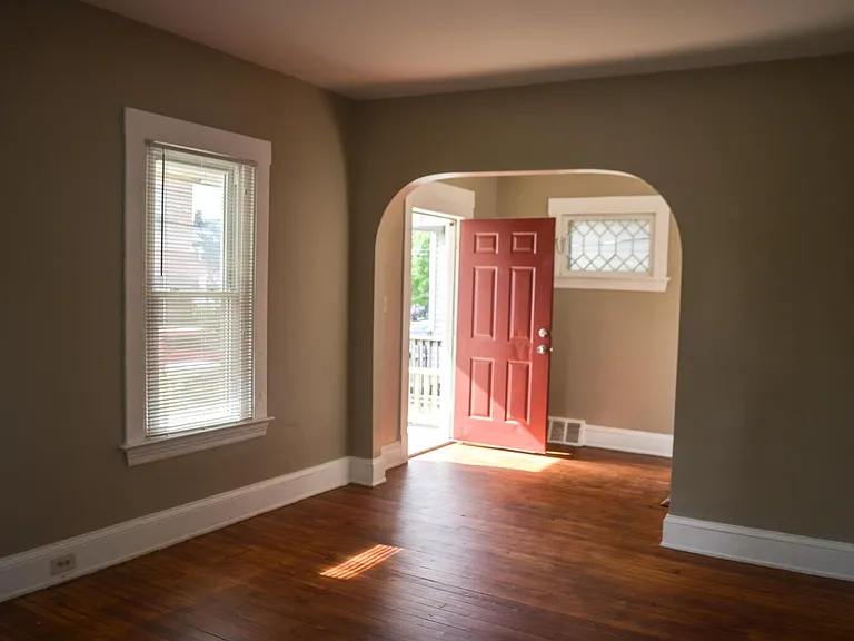 Door to front balcony