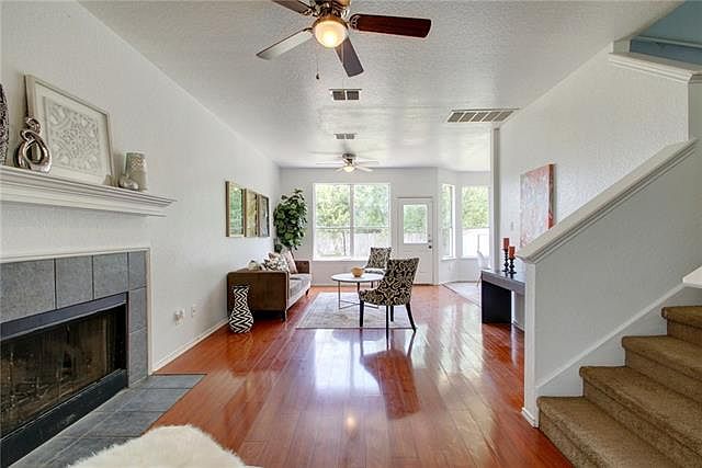 1st image of 3411 Peavy Dr