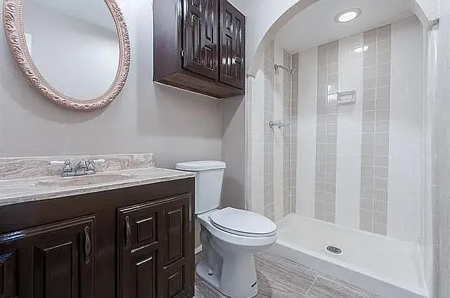 2124 Courtland Cir — Photo 3