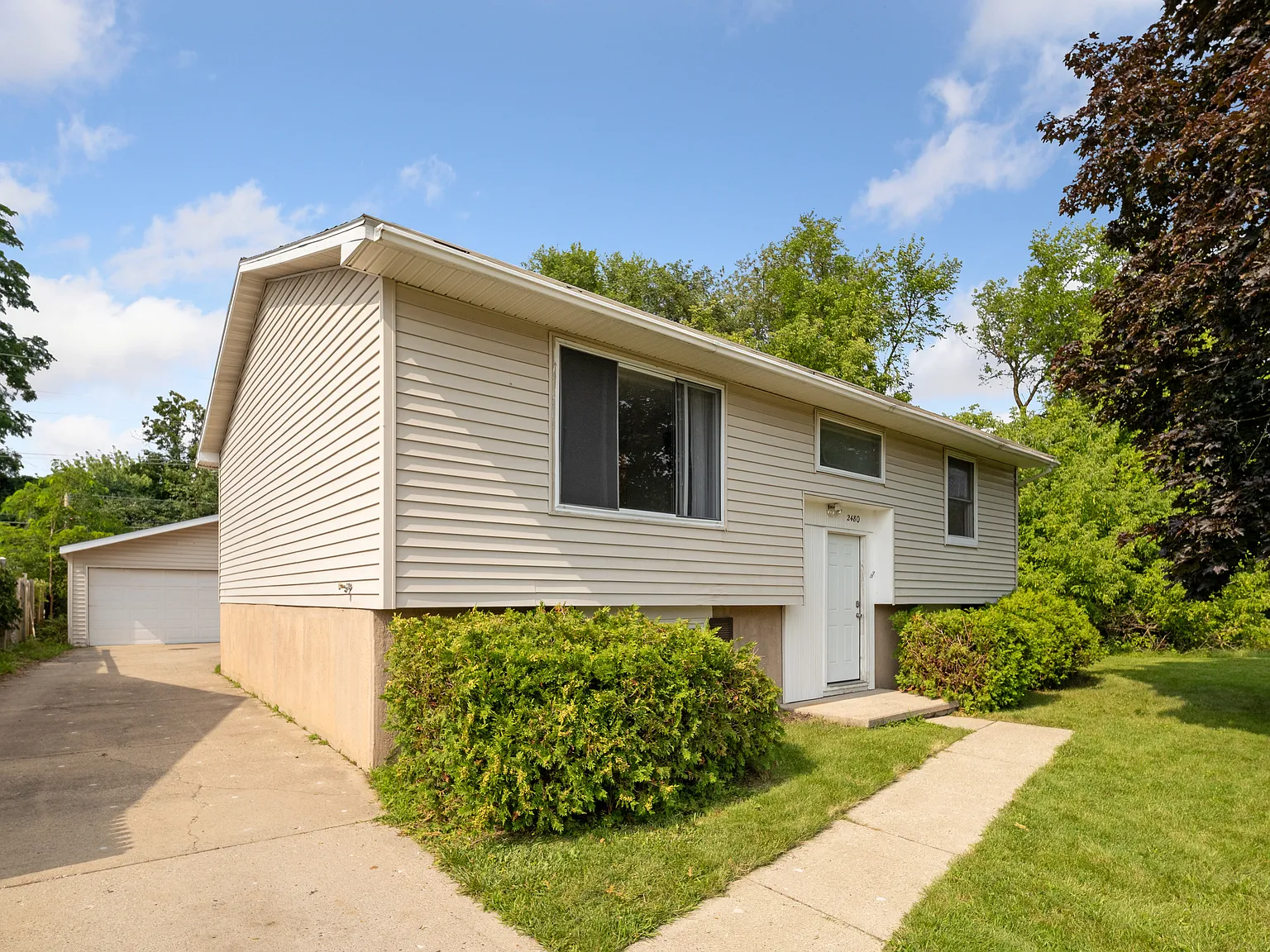 5 bed, 1850 sqft, $3,200 — Photo 2