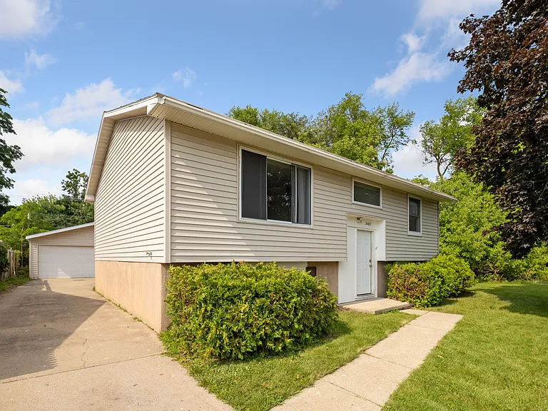 2480 Collegewood St — Photo 2