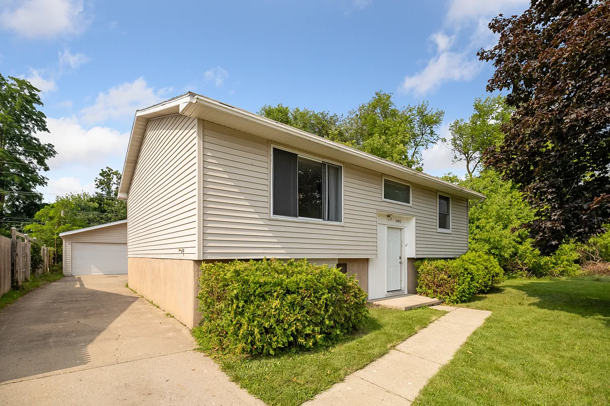 Building Photo - 2480 Collegewood St