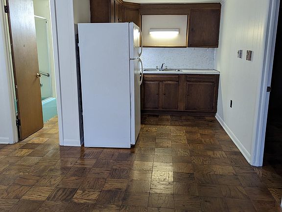 5th image of 106 E Washington St #101