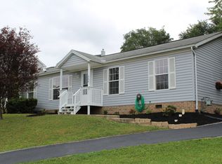 300 Franklin Square Dr, Dallastown, PA 17313