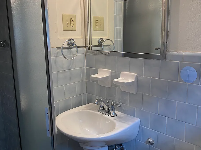 2811 Royal Dr — Photo 10