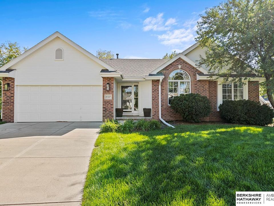 1st image of 15327 Parker Cir
